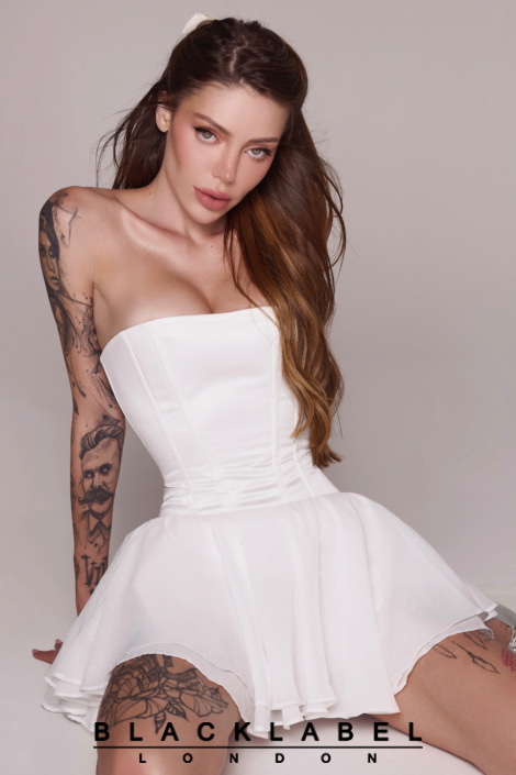 Simona -     Brunette    Open Minded  Escort in Mayfair