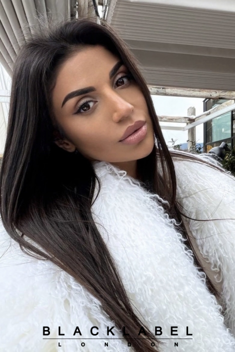 Samantha -     Party Model    Busty  Escort in Mayfair